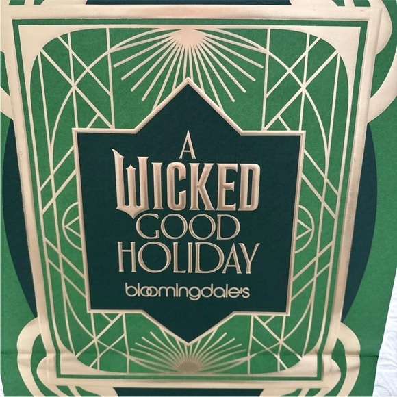 ❤️ 🆕 WICKED GOOD HOLIDAY Empty Paper Gift bag NEW Bloomingdale’s 2024 - Picture 9 of 12
